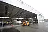 Det 16. og siste Dash 8-flyet som har vært gjennom en levetidsforlengelse i denne Widerøe-hangaren. Nå er flyet klart for ti nye år på det norske kortbanenettet.
