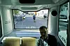 HOLD PÅ HATTEN: Bussen testes ut i et område med ganske sammensatt trafikk. Syklister og andre myke trafikanter som kommer for nær, er blitt et problem fordi det fører til at bussen bråbremser.