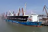 Det 180 meter lange og 28 meter brede lasteskipet Da Ji fraktet krana til Yara. Foto: COSCO SHIPPING