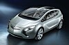 BILMESSEN I FRANKFURT: Konseptbilen Opel Flextreme lades med stikkontakt.