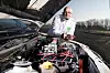 Den eksentriske britiske kaller seg selv økoingeniør og står bak flere rekordforsøk med biler drevet av gassgeneratorer.Ingeniøren Martin Bacon har selv modifisert bilen.