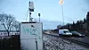 Arbeidet med å lage nye grenseverdier for svevestøv tar lenger tid enn planlagt, noe MDG stiller spørsmål ved. Målestasjon for luftkvalitet ved E-18 ved Hjortnes i Oslo.