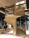 Trapp i lyst tre går fra restauranten og opp i andre etasje i Mjøstårnet. Foto: Ellen Synnøve Viseth