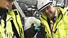 Olje- og energiminister Kjell-Børge Freiberg (Frp) tar imot den første oljen fra Johan Sverdrup-feltet. Oljen ankommer i rør til Mongstad-anlegget.