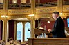 Forsvarsminister Tore Sandvik på Stortinget før redegjørelsen.