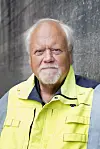 Prosjektleder Knut Edmund Knutsen mener sporet skal være klart på mandag til tross for at det fremdeles gjenstår en del arbeid fredag morgen. Foto: Anne Matte Storvik/ Jernbaneverket