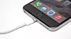 Apple bruker sin proprietære Lightning-kabel for å lade og overføre data.