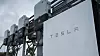Tesla har økt antall ladestasjoner til totalt 1.308, men har et rekordstort underskudd.