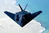 Utviklingen av F-117 Nighthawk begynte i 1978, men ble holdt hemmelig til 1988. Mange UFO-rapporteringer fra den tiden har vist seg å handle om testflyvninger med disse flyene. Foto: Derrick C. Goode/U.S. Air Force/