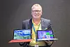 Serverer Surface: direktør for Windows og Surface forretningsområdet i Microsoft Norge, Christian Almskog kan by på en ny modell i Surface-familien. Surface Pro 3 til venstre får selskap av mindre Surface 3 til høyre.