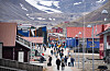 Den omstridte tomta på 60.000 mål som nå er til salgs for 300 millioner euro ligger rundt ti mil sør for Longyearbyen på Svalbard.