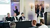 Fra venstre: Innsatsleder Sverre Junker ved Asker og Bærum brannvesen, Geirmund Vislie i Gexcon, Jon André Løkke i Nel og Øystein Ulleberg i IFE. Foto: Eirik Helland Urke