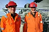 GASSKRAFT: Prosjektleder for reservekraft i Statnett, Sigurd Andenæs (til høyre), og ansvarlig for samfunnskontakt i Statnett, Knut Lockert, på Tjeldbergodden der Norges første mobile gasskraftverk befinner seg.
