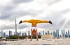 Yoga-øvelse med Burj Khalifa i bakgrunnen. Foto: Abooyeah/Wikimedia Commons/CC-BY-SA-4.0
