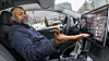 – Det er altfor mye teknologi jeg ikke har behov for, sier Mohammad Ghazanfar, sjåfør hos Christiania Taxi, og viser fram utvalget på midtskjermen i bilen.