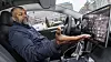 – Det er altfor mye teknologi jeg ikke har behov for, sier Mohammad Ghazanfar, sjåfør hos Christiania Taxi, og viser fram utvalget på midtskjermen i bilen.