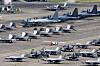 Et lite, kommersielt fly takser mellom amerikanske kamp- og transportfly på den tidligere marineflybasen Naval Station Roosevelt Roads i Puerto Rico etter lørdagens angrep på Venezuela og bortføringen av landet president, Nicolás Maduro.