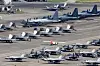 Et lite, kommersielt fly takser mellom amerikanske kamp- og transportfly på den tidligere marineflybasen Naval Station Roosevelt Roads i Puerto Rico etter lørdagens angrep på Venezuela og bortføringen av landet president, Nicolás Maduro.