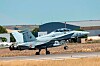 Et spansk F-18-fly tar av fra en flybase.