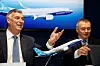 Boeing-direktør Kevin McAllister og IAG-direktør Willie Walsh på Paris air show. Foto: PASCAL ROSSIGNOL