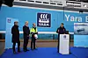 Fiskeri- og havbruksminister Bjørnar Skjæran (t.v.), statsminister Jonas Gahr Støre, konsernsjef Svein Tore Holsether i Yara, og konsernsjef Geir Håøy i Kongsberg. Foto: Tore Stensvold