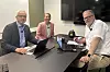 – Dette er viktig industribygging og verdiskapning for Norge, sier Ingebjørg Telnes WIlhelmsen i Hydrogen Norge om satsingen på hydrogen. Her er hun i samtale med Jan Carsten Gjerløw (t.v.) i Evig Grønn og Jan Moberg i TU.