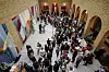 Finansminister Trygve Slagsvold Vedum og Marit Arnstad (Sp) under en pressekonferanse i Vandrehallen på Stortinget i Oslo torsdag.