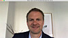 Med denne ryddige bakgrunnen foretar HR-direktør i IBM Norge, Jørgen Magnussen, jobbintervjuer over videosamtale.