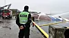 Innsatsleder førstebetjent Frode Lahelle i politiet ved den kantrede tråleren Bukhta Naezdnik ved kai i Breivika Havn i Tromsø sist torsdag. Rederiet som eier den havarerte tråleren i Tromsø havn, håper å få slept båten tilbake til Russland.