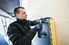 Med GLAVAs byggesystem etterisolerer du mye raskere enn med tradisjonell metode. Foto: Paal-André Schwital