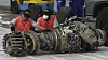 Her undersøkes en av motorene etter Lion Air-ulykken. Foto: Achmad Ibrahim/AP/NTB