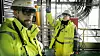 Thorvald Johannesen og Harald Wesenberg i Equinor Software Innovation viser fram Hololens på Johan Sverdrup. Foto: Eirik Helland Urke