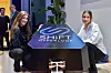 Mens studentene i Shift Hyperloop forsker videre på levitasjon, vil podden Valkyrje inntil videre kjøre på hjul. F.v. Mathea Skaar, ansvarlig for stasjonsdesign, og Hedda Gunnarsson Øyan, gruppeleder for konsept.. Foto: Dina Bråthen/Under Dusken