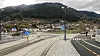 Her var det T-kryss før, og det skapte problemer i et tungtrafikkert sentrumsområde. Nå skal trafikken flyte bedre. Merk sykkelveien til høyre som er oppmerket for trafikk i to retninger.