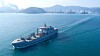 KNM Maud på den første seilasen i nærheten av DSME-verftet på Geoje i Sør-Korea i desember.