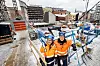 Konsernsjef Stein Ivar Hellestad i Skanska Norge og Statsbygg-sjef Harald Nikolaisen ved byggegropa til den nye C-blokka. Foto: Arash A. Nejad