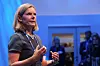 Produksjonsdirektør Nina Koch i Statoil sier selskapet snur alle steiner for å spare kostnader. Overtid er en av tingene selskapet vil ha mindre av. Foto: Peder Qvale