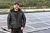 På taket er det 240 paneler med 390 Wp pr. panel, forteller Ketil Heie, vedlikeholdsleder hos Salatmetern. Foto: Solcellespesialisten
