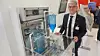 Per Larsen er teknologi- og digitaliseringsdirektør for ABB’s danske avdeling. Han legger merke til at unge mennesker i dag har vokst opp med åpne systemer og er vant til å jobbe i fellesskaper. Foto: Bjørn Godske