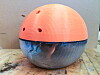 Den kan se ut som en bowlingkule på bildet, men roboten er oval. Den ytre strukturen er laget med 3D-printer.