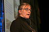 KRITISK: Professor Anne Grete Hestnes er kritisk til å pøse på med tekniske dingser uten å tenke helhet. - Ingeniører og arkitekter må bli flinkere til å arbeide sammen fra starten, sier hun.