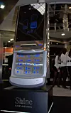 LGs stand under 3GSM, med Shine KE970 i gigantversjon.