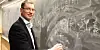 Et kinderegg, sier professor Øivind Wilhelmsen om den nye teorien. Han leder termodynamikkgruppen ved NTNU. Foto: Tage Maltby/NTNU