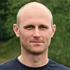 – Jeg er veldig imponert, sier Hermann Tomasgaard, som er tidligere olympisk seiler for Norge. Foto: Lea Trong-Johansen