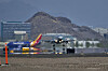 Sterk varme skaper utfordringer for flytrafikken, spesielt når den kommer som uventede hetebølger. Flyet på bildet tar av fra Sky Harbor International Airport i Phoenix i Arizona, der det ofte er svært varmt.