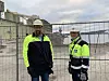 I desember 2019 skal testene med autonome portalkraner og stabling på kaia begynne. Men før det skal prosjekteier Roger Johannessen i Evry og prosjektleder Merete Østby i Yara få IT-systemene til å snakke sammen og styre logistikken. Foto: Yara