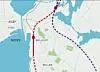 Bane Nors planlagte trasé i rødt, nåværende trasé sees som svart, tynn linje. Den lilla traséen går klar av kvikkleiresonen, og ønskes utredet av aktører som Bedre Byutvikling Moss. Illustrasjon: Kjersti Magnussen