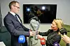 Oddmund Løkensgard Hoel (Sp) tok tirsdag over som forsknings- og høyere utdanningsminister etter at Sandra Borch (Sp) trakk seg fredag. Her under nøkkeloverrekkelsen i Kunnskapsdepartementet.