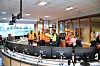 Direktør Anders Norling, i gul jakke, viser frem kontrollrommet på søppelforbrenningsanlegget på Klemetsrud i Oslo, under et Ifea-seminar.