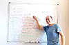 Joakim Bergli poengterer at kvantedatamaskinen vil være svært nyttig for å kunne spesialdesigne materialer med helt bestemte magnetiske egenskaper ved ulike temperaturer. Foto: Yngve Vogt